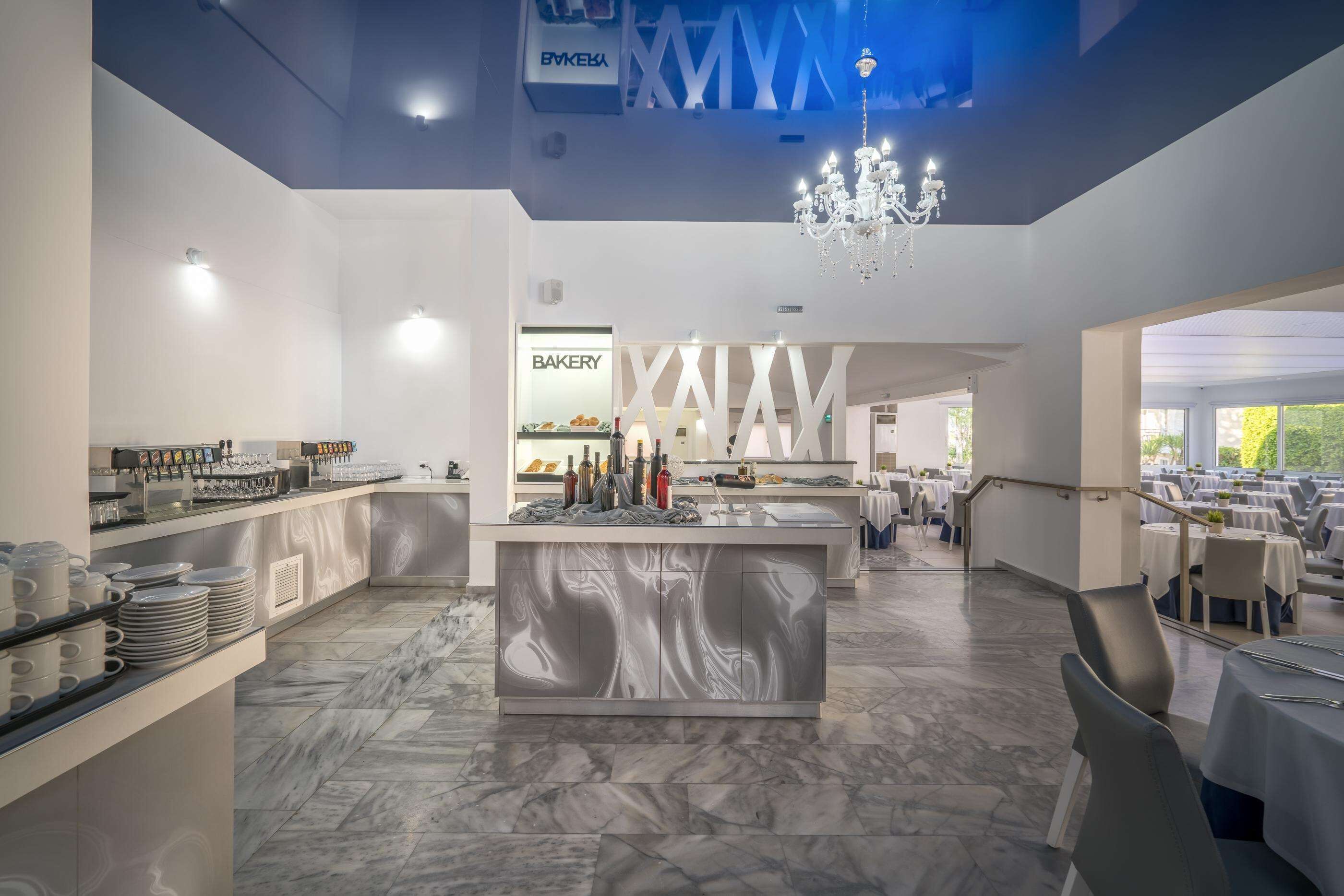 breakfast, lunch and dinner served