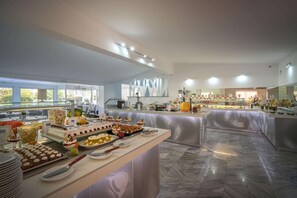 Der serveres morgenmad, frokost og aftensmad