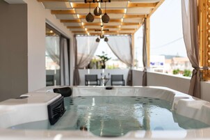 Couples treatment rooms, body treatments, aromatherapy