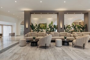 Lobby sitting area - Diana Palace Hotel Zakynthos (Zakynthos)