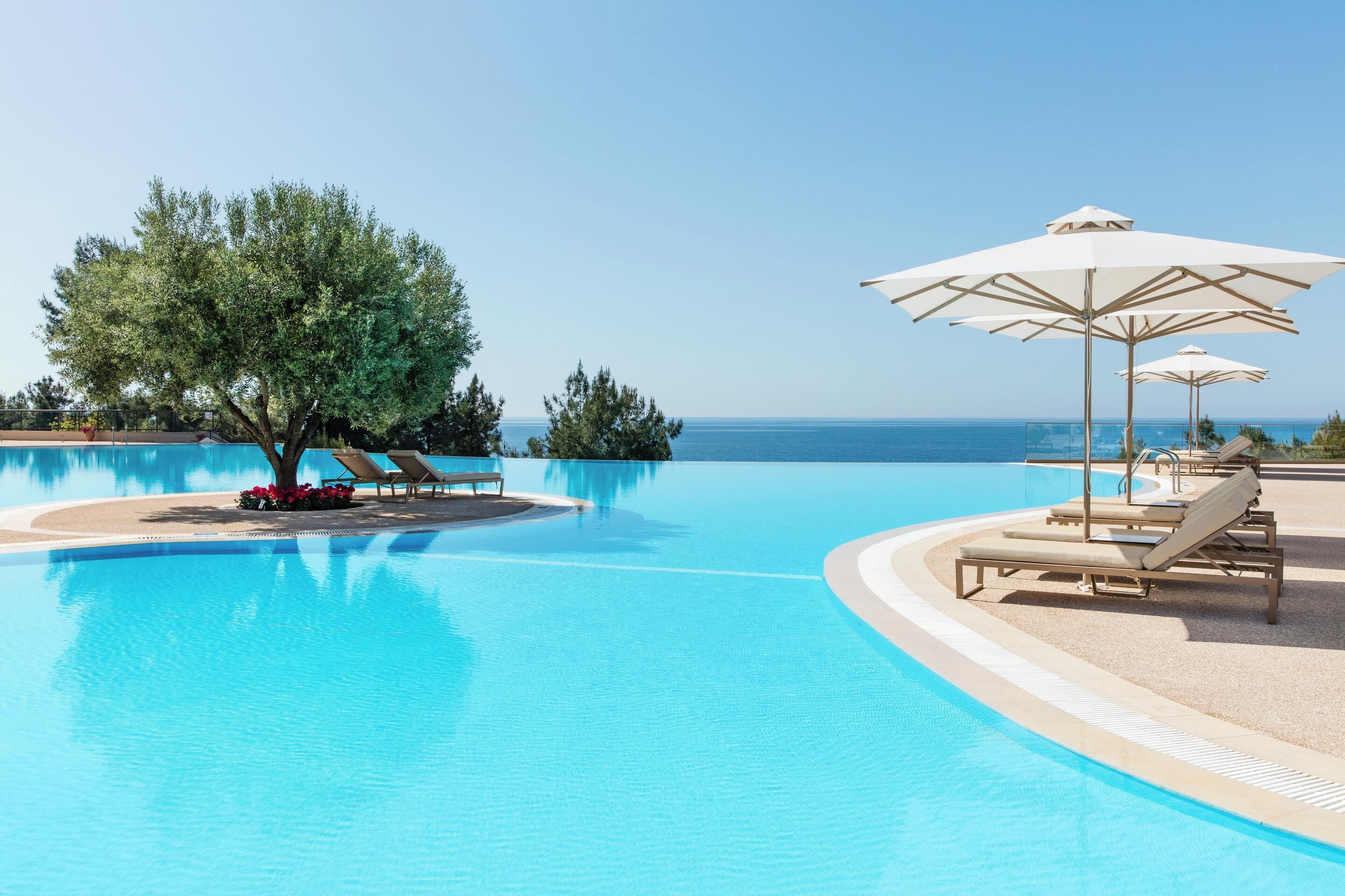 Indoor pool, 4 outdoor pools