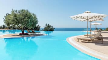 Indoor pool, 4 outdoor pools