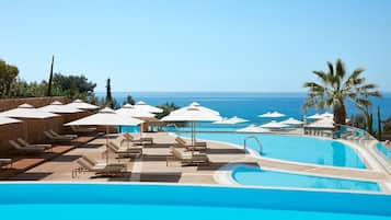 Piscine couverte, 3 piscines extérieures