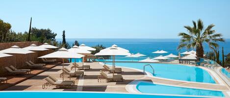 Piscine couverte, 3 piscines extérieures