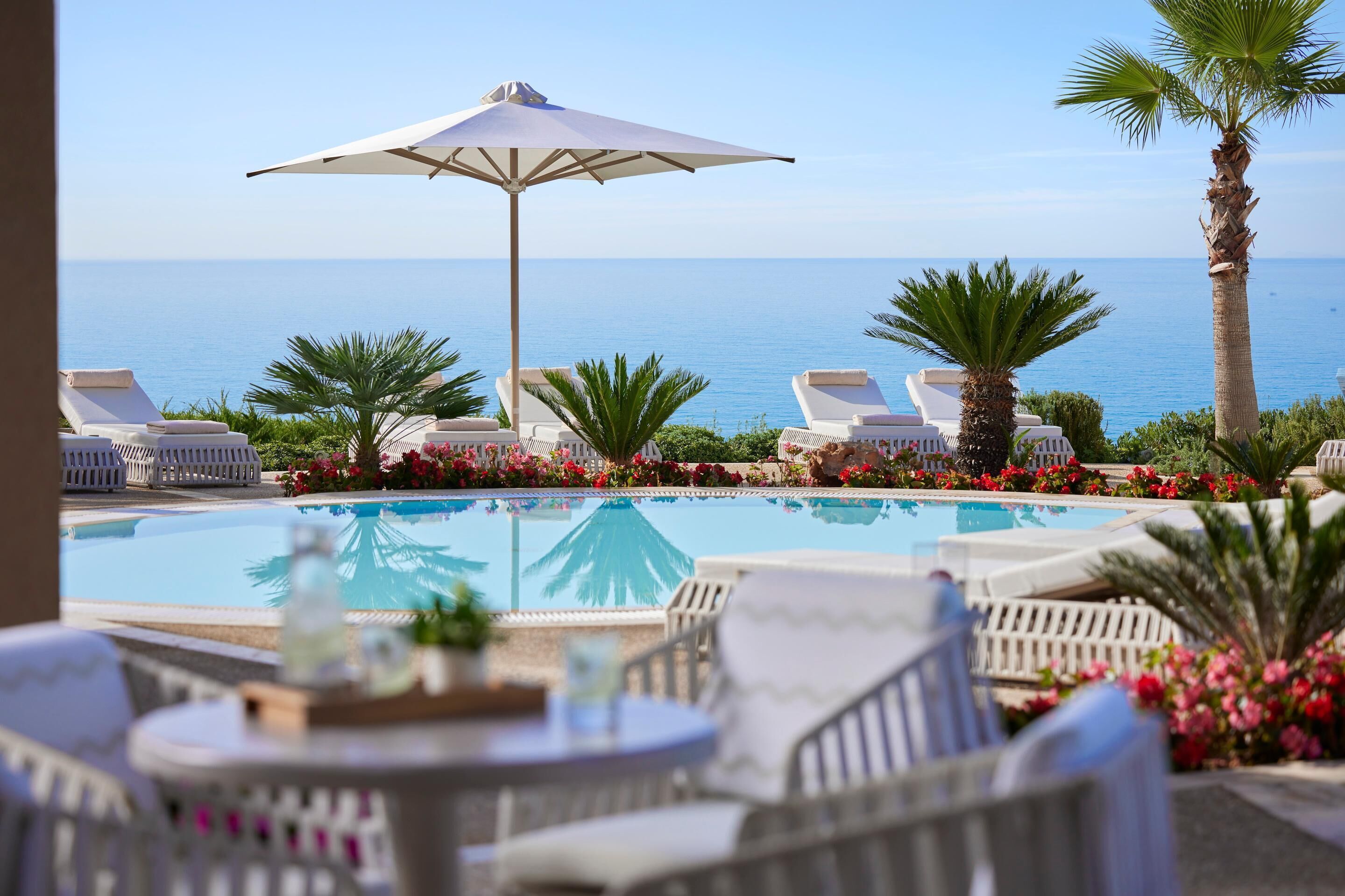 室內泳池、3 個室外泳池