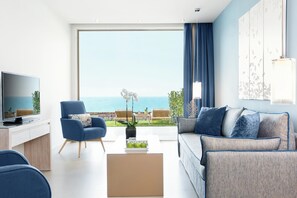 Free minibar, in-room safe, desk, free WiFi