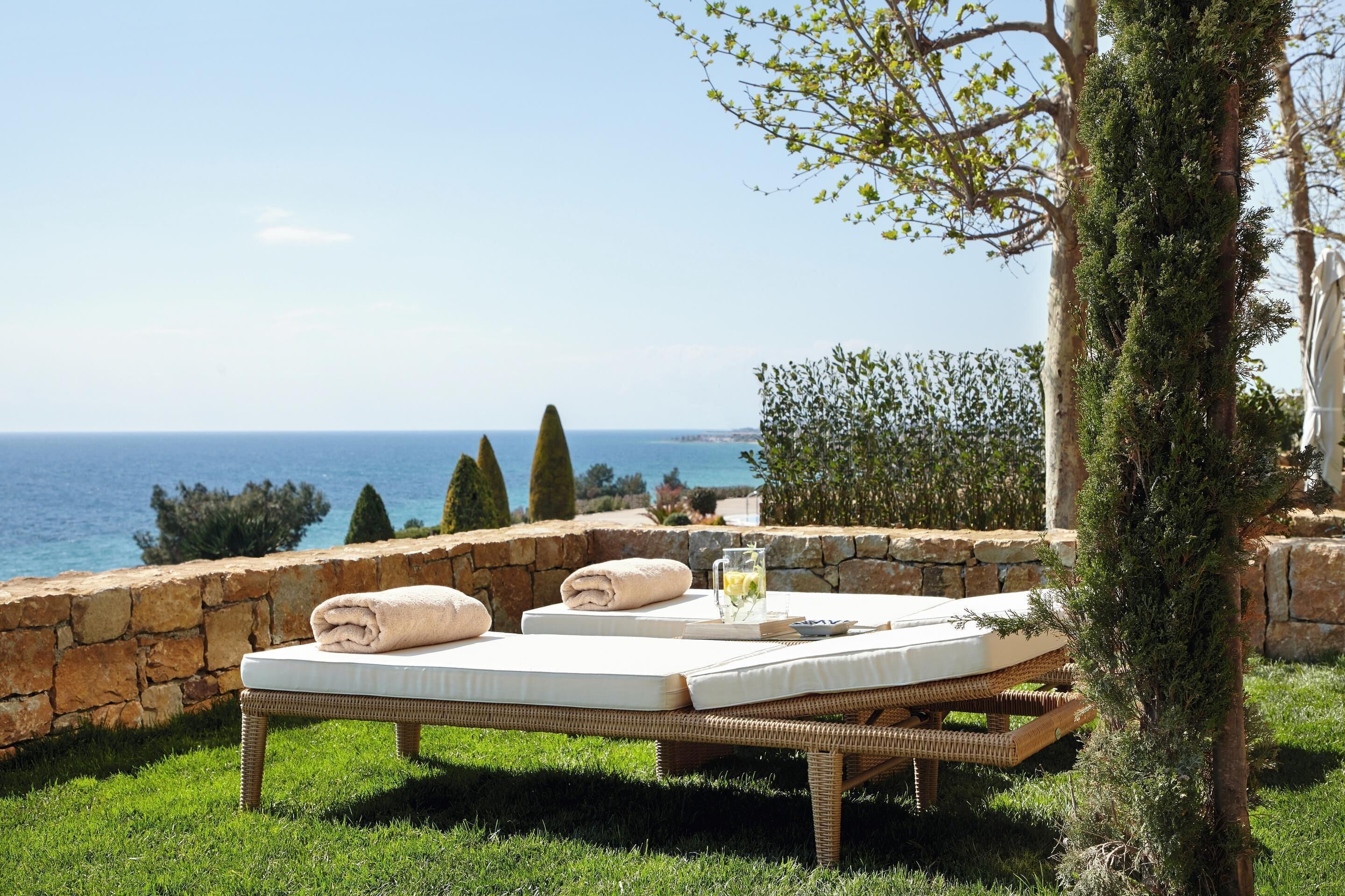 Deluxe Junior Suite Private Garden Sea View | 迷你吧贈品、房內夾萬、書桌、免費 Wi-Fi