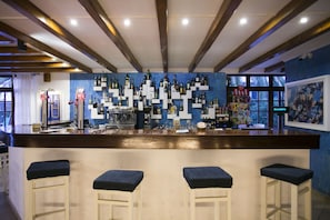 Cocktail bar