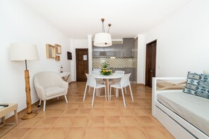 Departamento, 1 habitación | Sala de estar | Televisión 