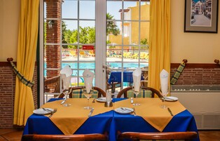 Se sirven desayunos, almuerzos y cenas; cocina portuguesa