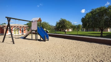 Tempat bermain anak - outdoor