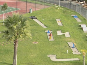 Mini-golf