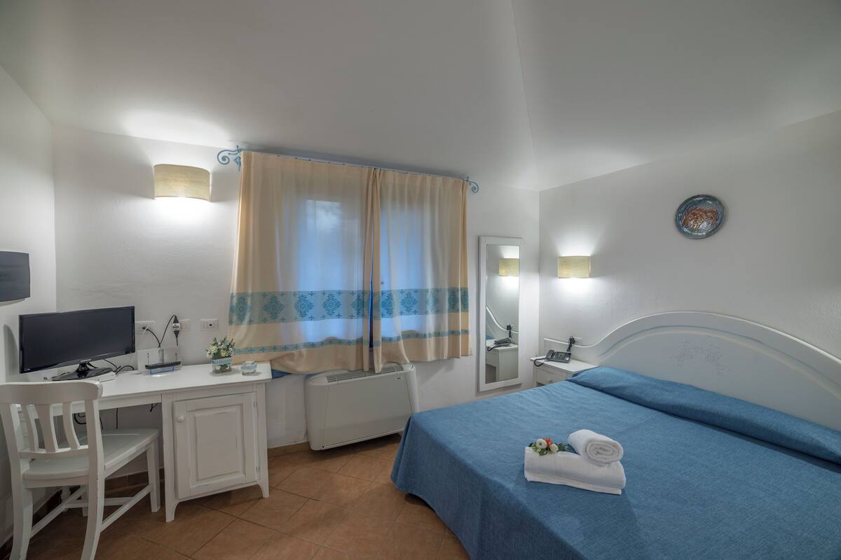 Minibar, in-room safe, desk, blackout curtains
