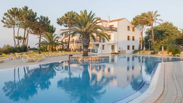 Indoor pool, 3 outdoor pools, sun loungers