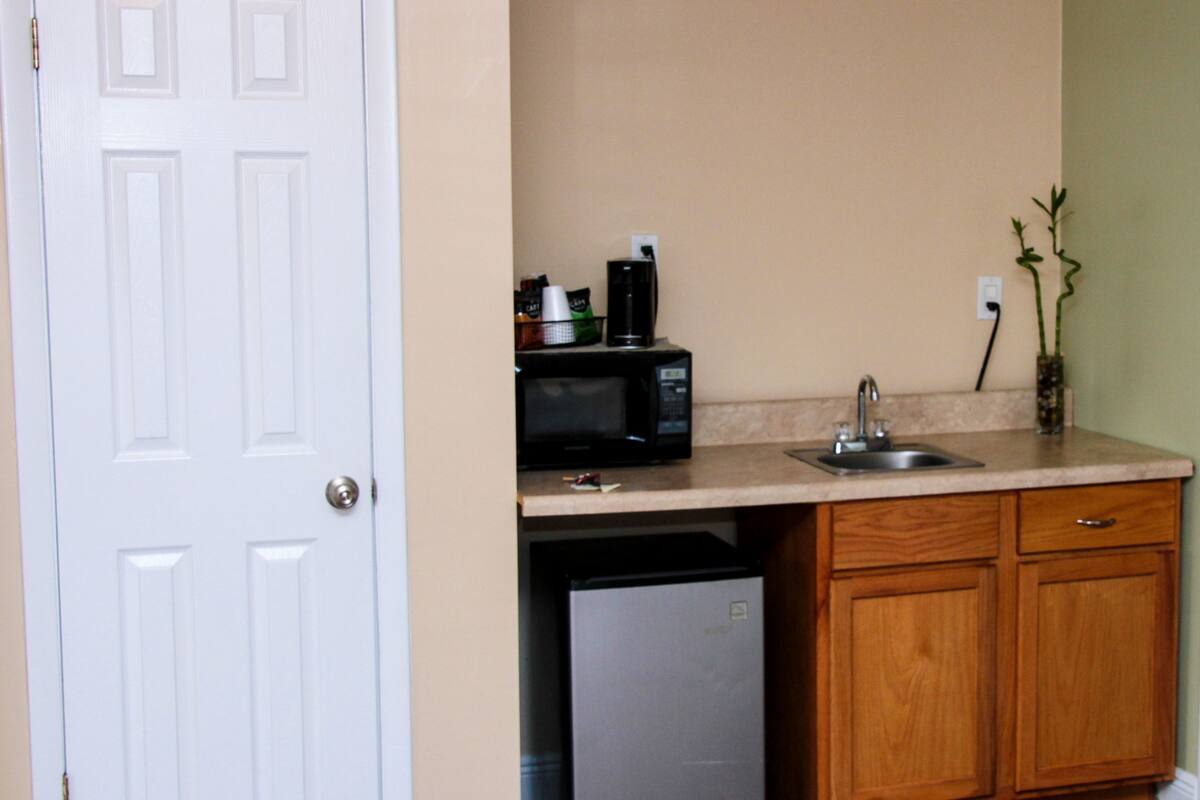 double room single use, multiple beds | private kitchenette | fridge, microwave, coffee/tea maker, cookware/dishes/utensils