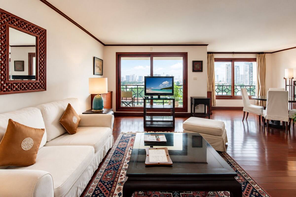 Suite, 2 habitaciones | Minibar, caja fuerte, escritorio y cortinas opacas