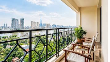 2 Bedrooms Suite | Bathroom | Separate tub and shower, free toiletries, hair dryer, bathrobes