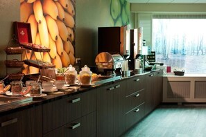 Daily buffet breakfast for a fee - Hotel Hof Van Gelre by Flow (Lochem)