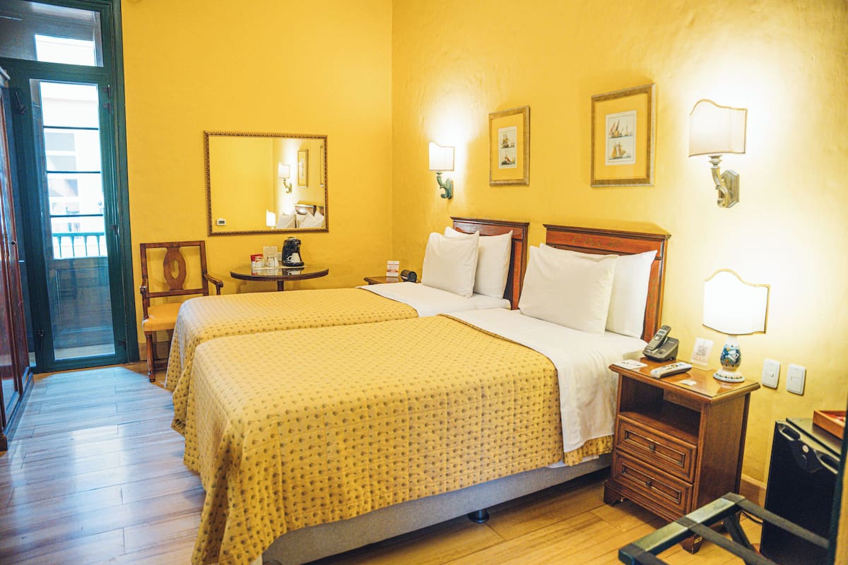 Standaard kamer, meerdere bedden | 1 slaapkamer, lakens van Egyptisch katoen, donzen dekbedden, een minibar