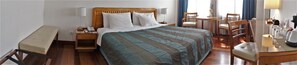 Egyptian cotton sheets, down duvets, minibar, in-room safe - Hotel de la Opera (Bogotá)
