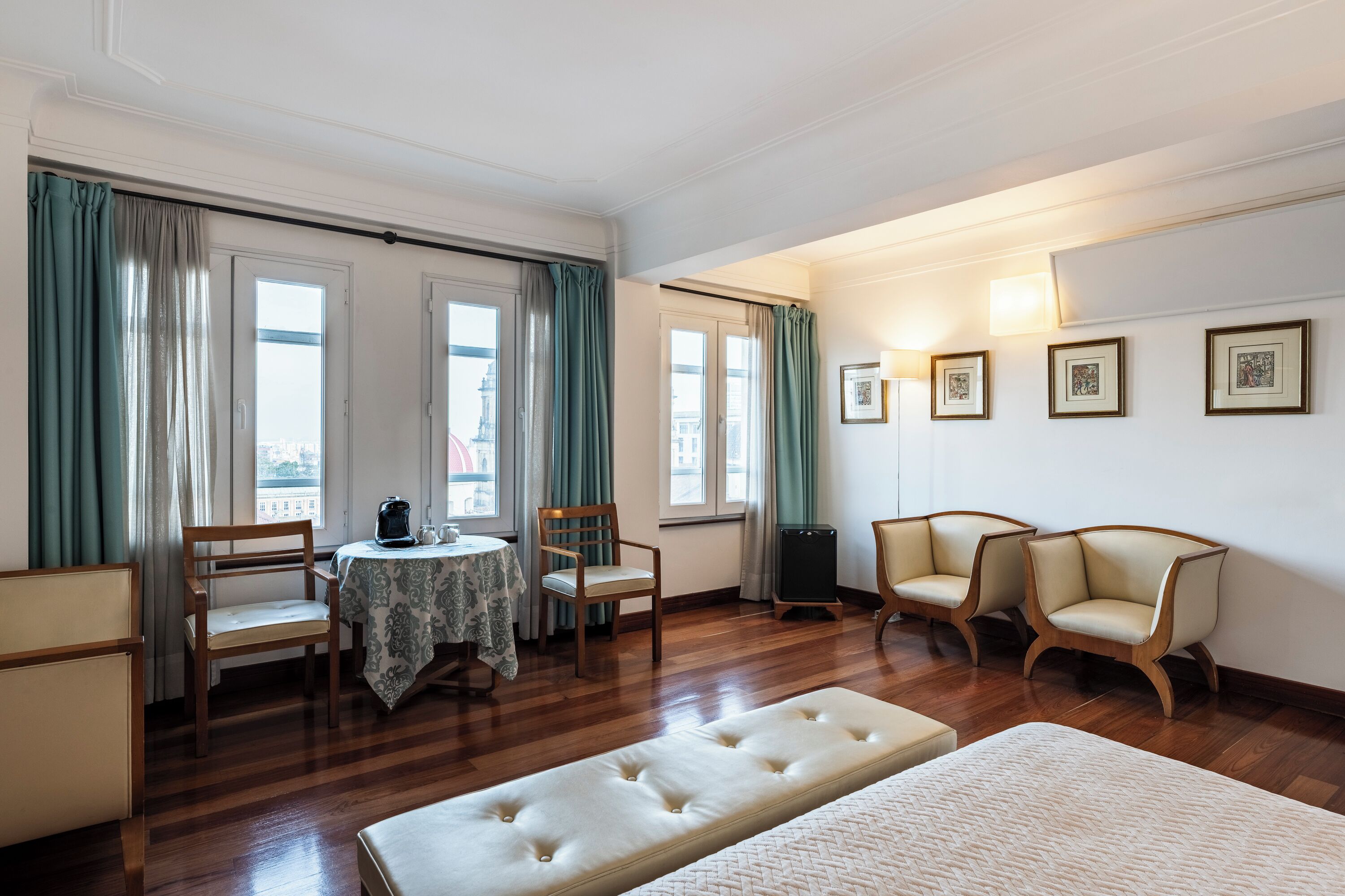 Junior Suite | Egyptian cotton sheets, down comforters, minibar, in-room safe