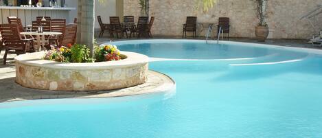 Seasonal outdoor pool