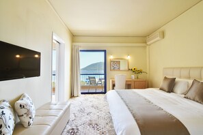 Minibar, in-room safe, desk, laptop workspace - Ionion Star Hotel (Lefkada)