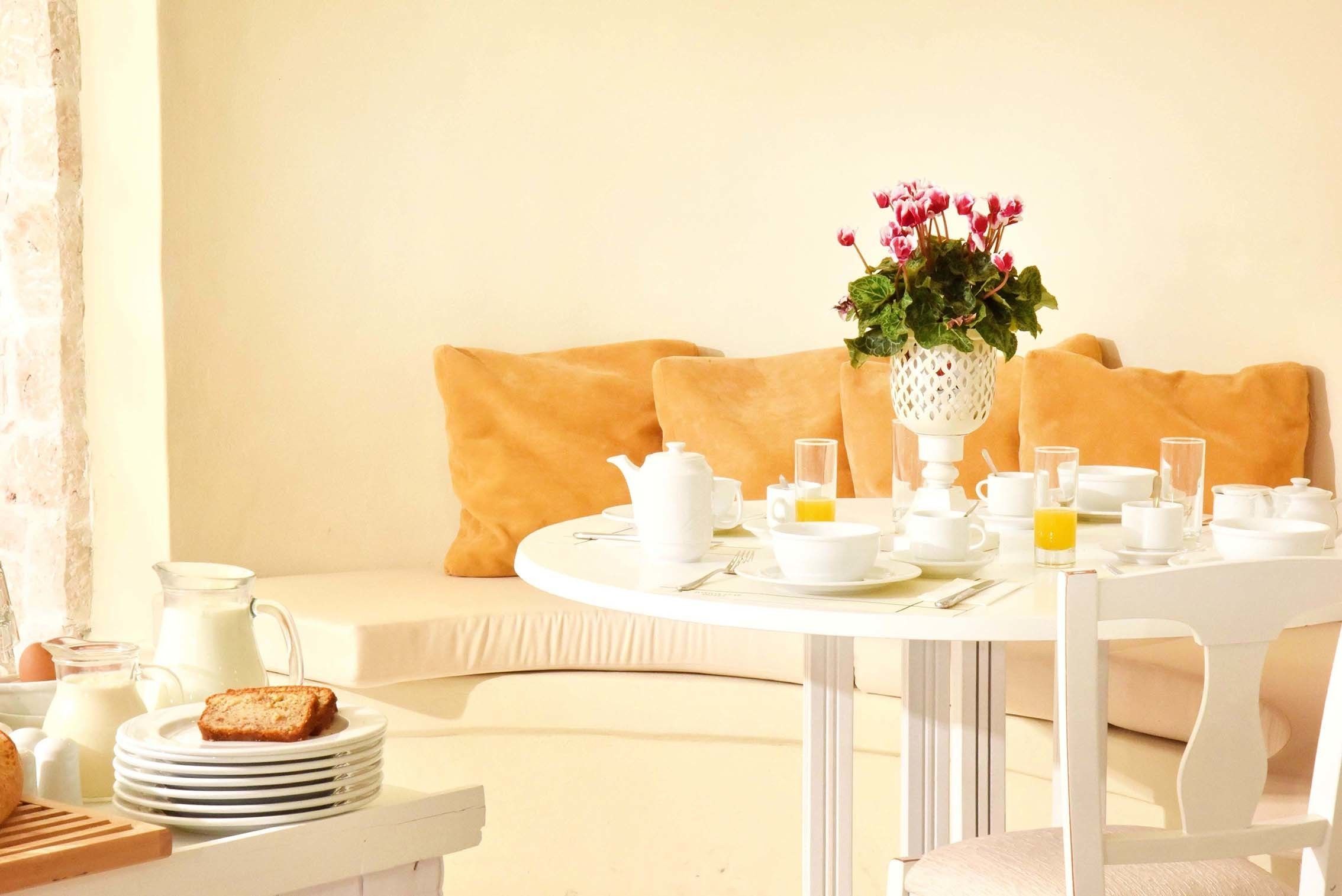 Päivittäinen buffetaamiainen (10 EUR per henkilö)