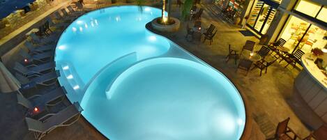 Een seizoensgebonden buitenzwembad