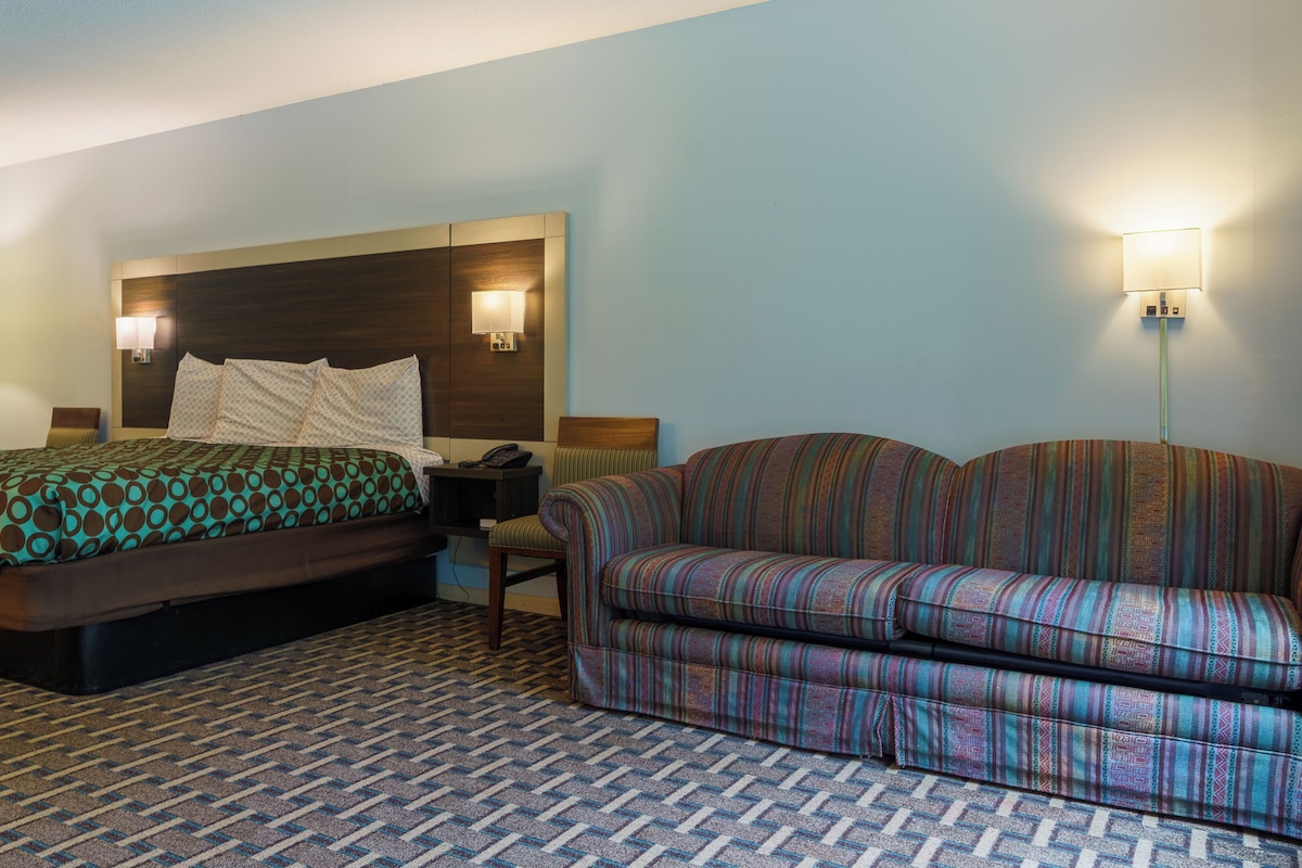 Standard Room, 1 King Bed with Sofa bed, Non Smoking | Desk, iron/ironing board (on request), WiFi (free), alarm clocks