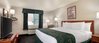 Travelodge by Wyndham Clinton Valley West Court