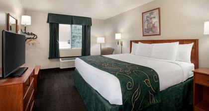 Travelodge by Wyndham Clinton Valley West Court