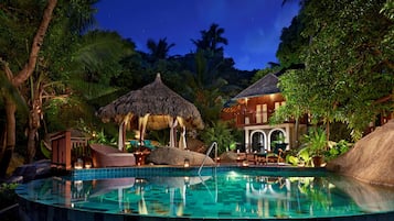 2 outdoor pools, open 8:00 AM to 6:00 PM, free pool cabanas