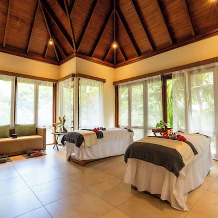 Couples treatment rooms, sauna, hot tub, steam room, body treatments