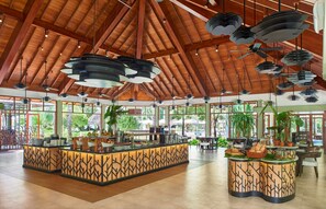 7 restaurants, breakfast, dinner served; international cuisine