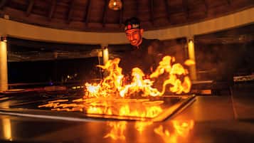 7 restaurants, breakfast, dinner served; international cuisine