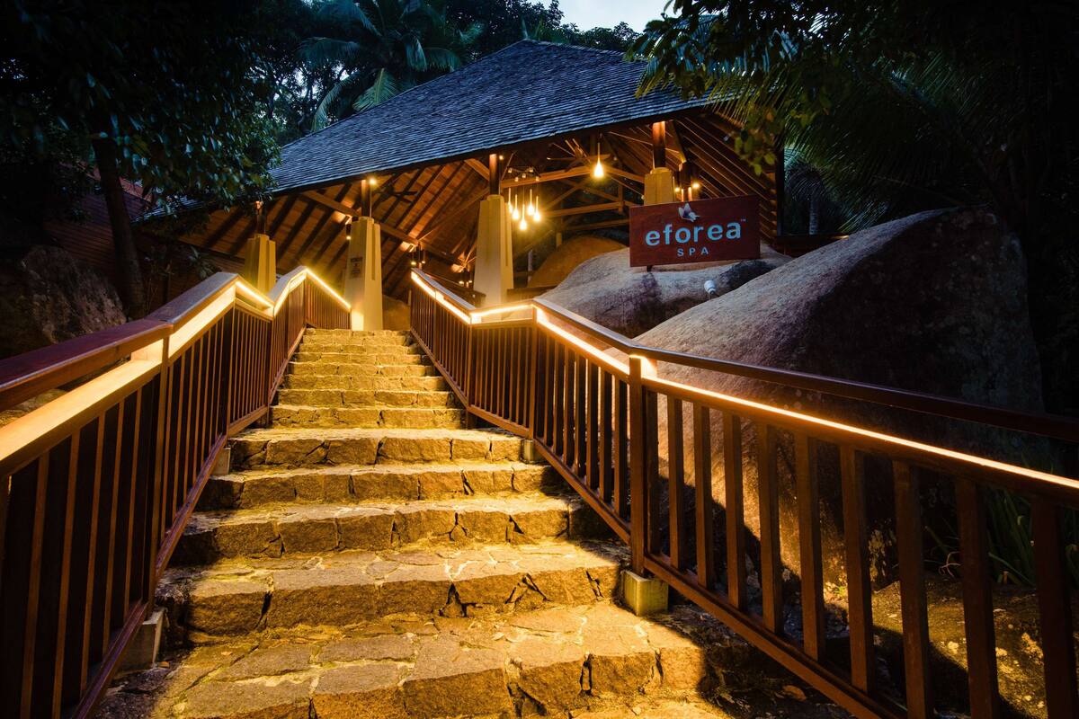 couples treatment room(s), sauna, hot tub, steam room, body treatments