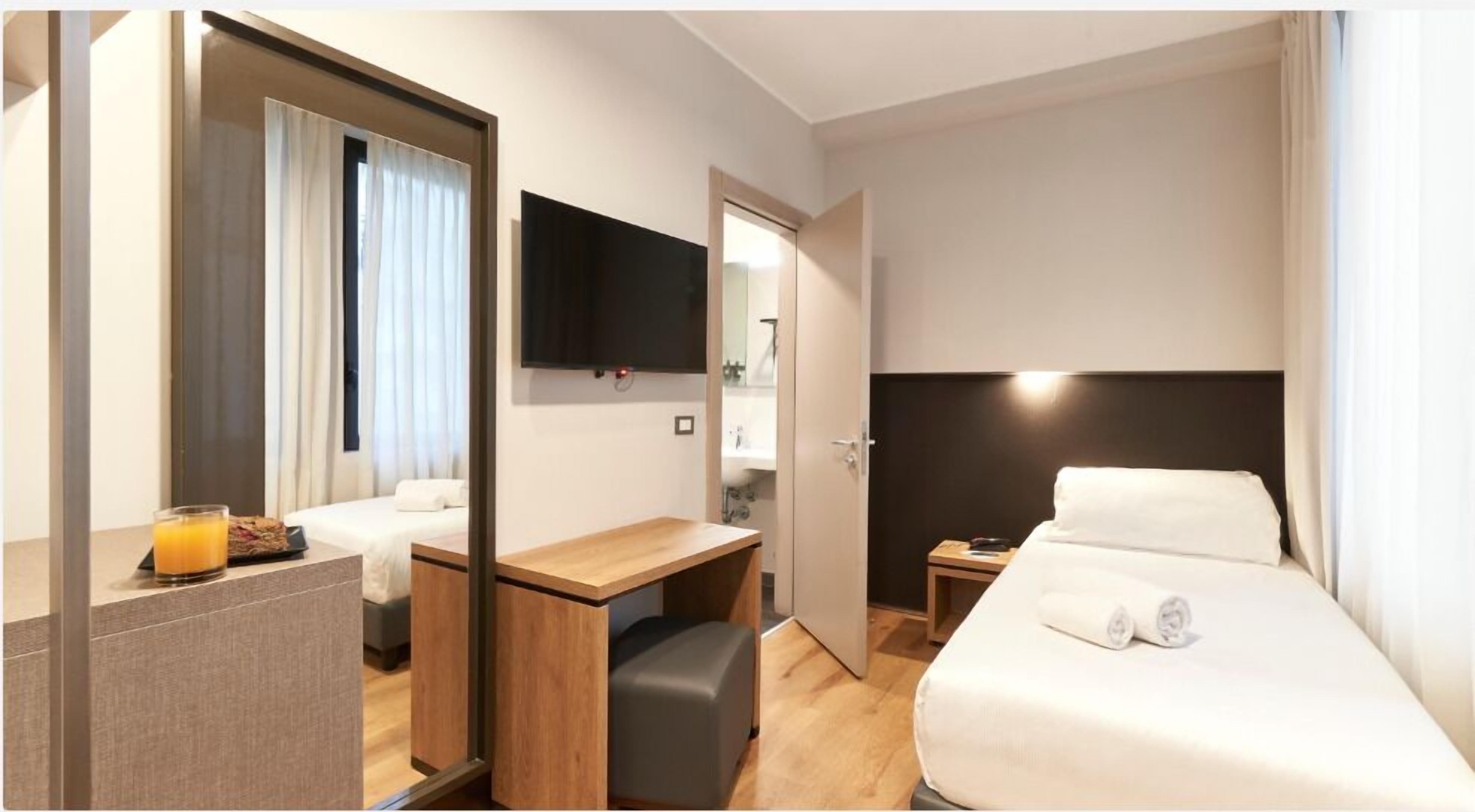 Minibar, in-room safe, desk, laptop workspace