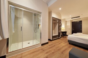 Camera Executive con letto matrimoniale o 2 letti singoli | Bagno | Asciugacapelli, accappatoio, pantofole, bidet