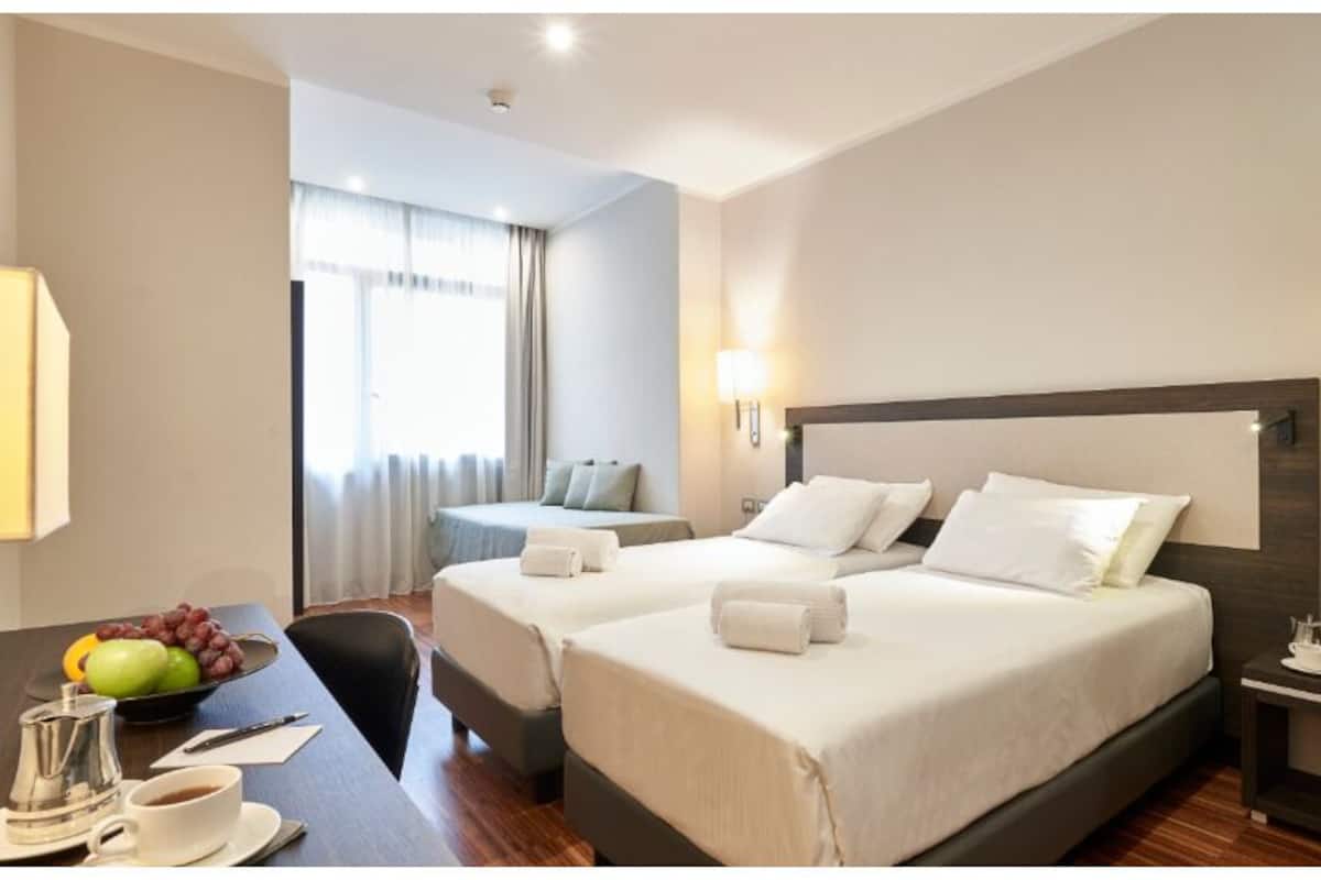 Deluxe Double or Twin Room | Minibar, in-room safe, desk, laptop workspace