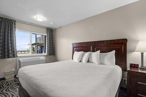 Habitación estándar | Escritorio, cortinas blackout, wifi gratis y ropa de cama 