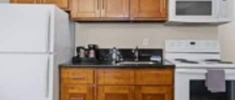 Refrigerador, microondas y cafetera y tetera