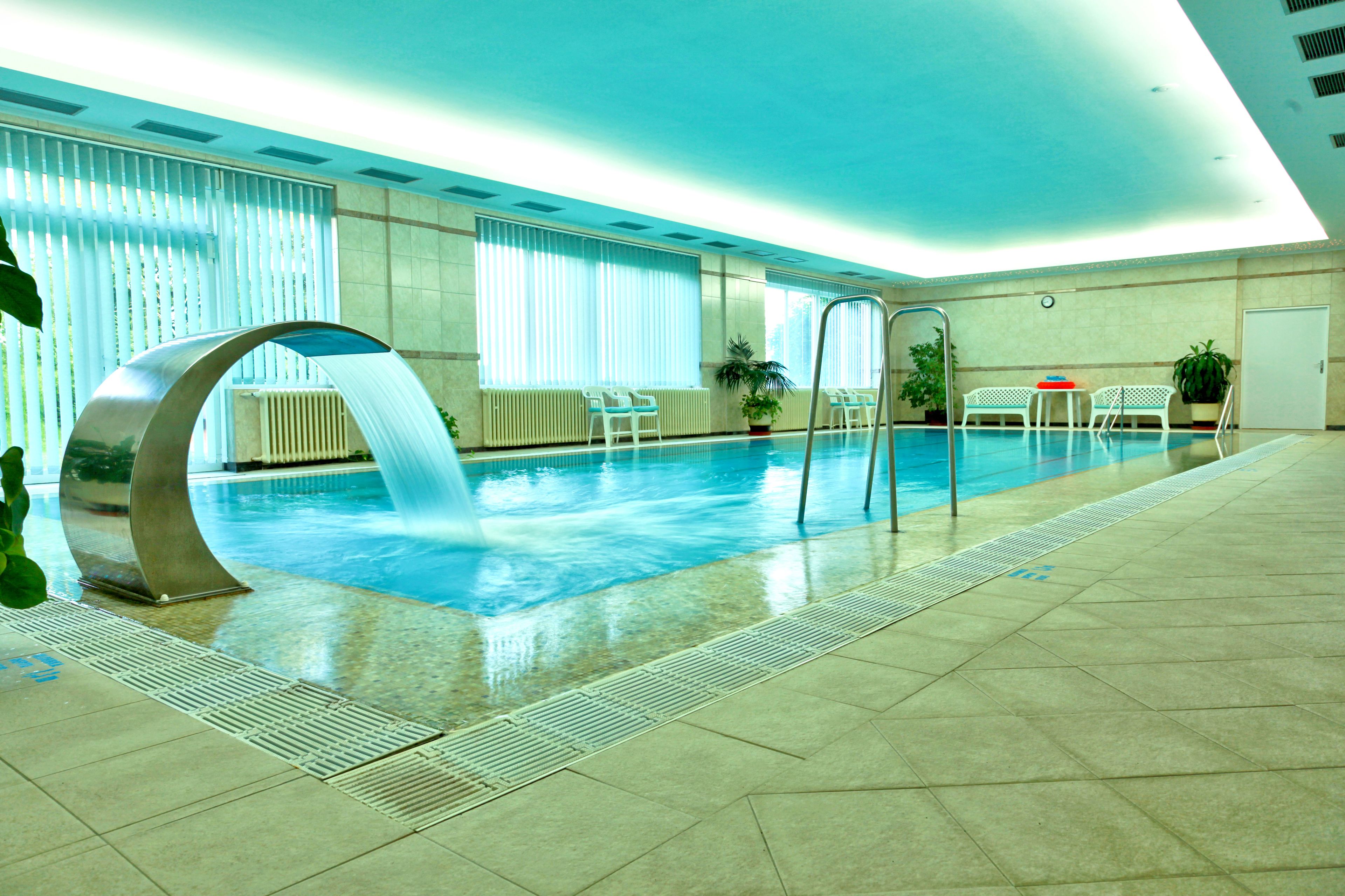 Indoor pool, outdoor pool, open 7:00 AM to 8:00 PM, pool loungers