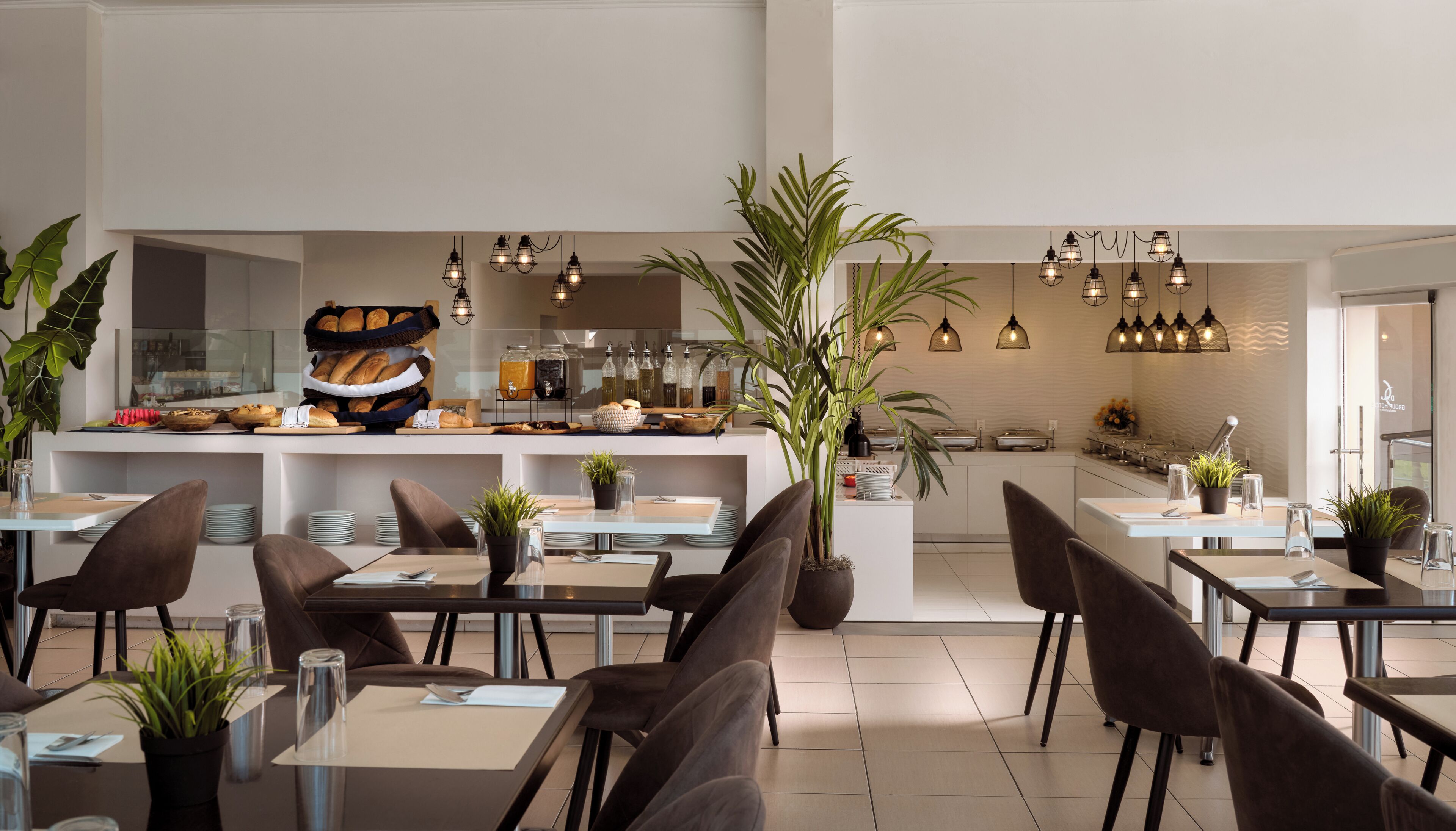 Déjeuner et dîner servis sur place