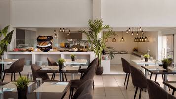 Déjeuner et dîner servis sur place
