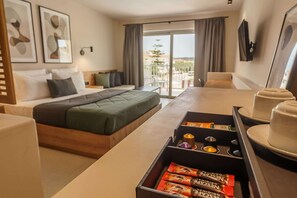 Deluxe Room | 1 bedroom, pillowtop beds, in-room safe, soundproofing