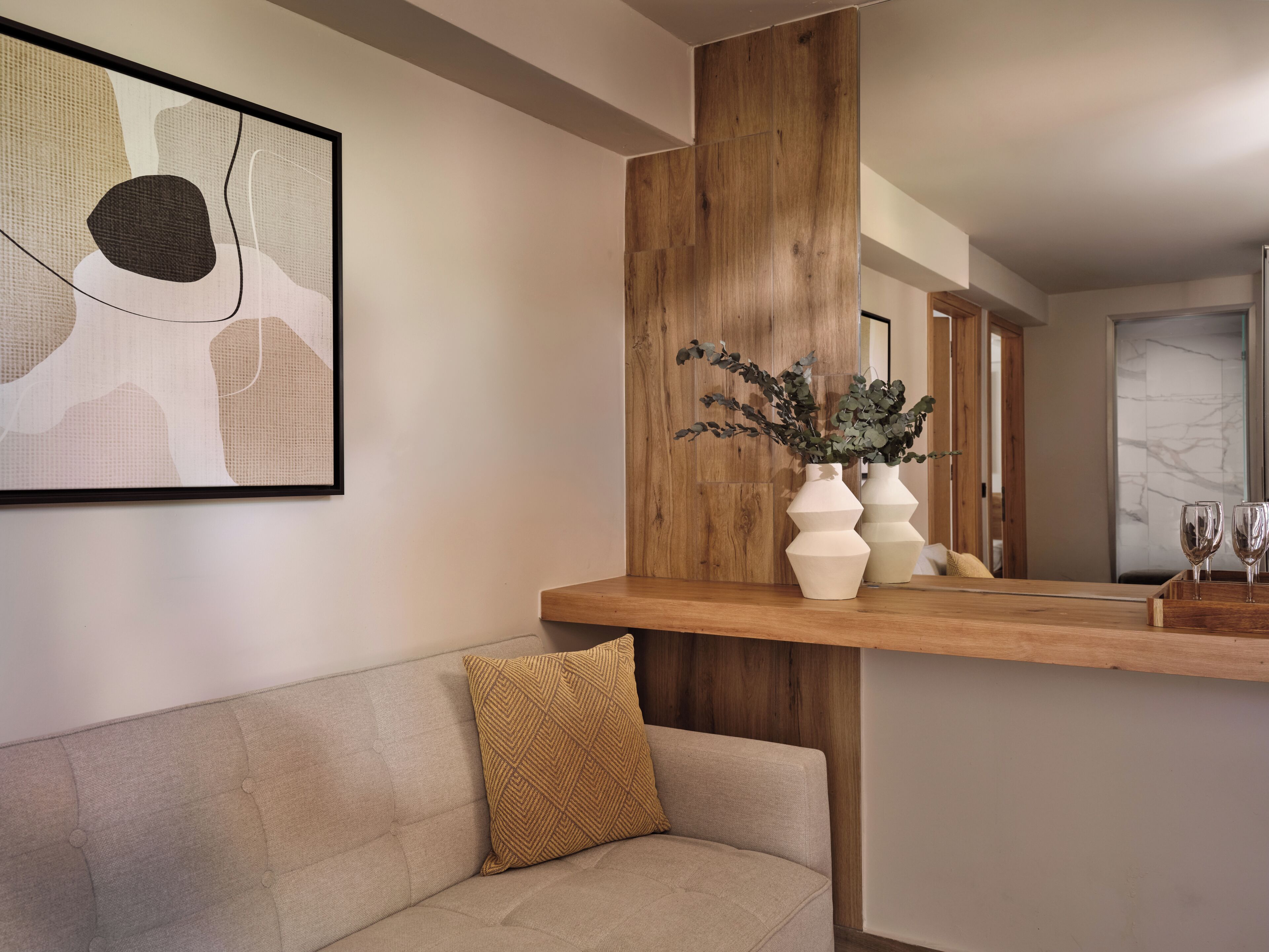 2 Bedroom Family Room | Camas con pillow-top y caja de seguridad en la habitación 