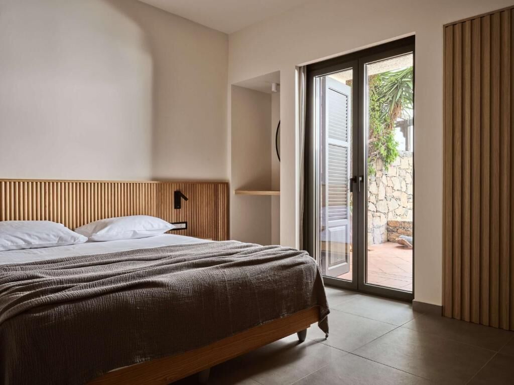 junior infinity suite, sea view, private pool | in-room safe, desk, laptop workspace, soundproofing