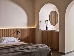 In-room safe, desk, laptop workspace, soundproofing - Elounda Palm Hotel (Agios Nikolaos)