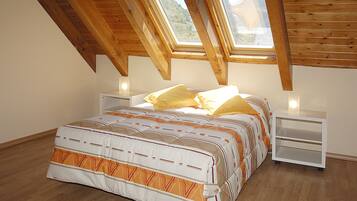 Duplex | 1 bedroom, blackout drapes, soundproofing, iron/ironing board